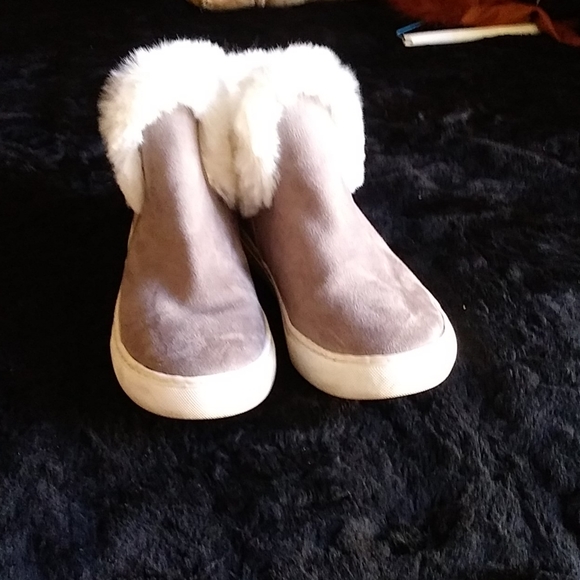 Sneakers - Picture 1 of 3